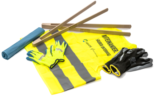 Ausrüstung für die Kreisputzete: Warnweste, Handschuhe, Müllsäcke und Holzgreifzangen mit dem Aufdruck ‚Sauber unterwegs‘.